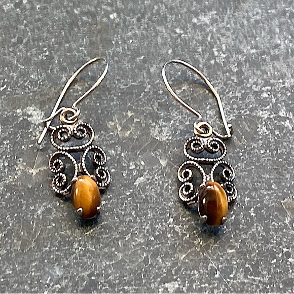 Tigers eye dangle earrings with delicate filigree detail. - Picture 1 of 6